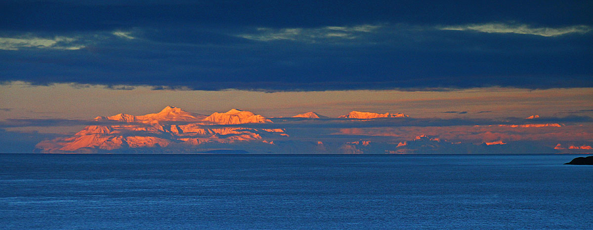  A beautiful sunrise lights up the Alaska Range.