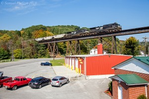 On a beautiful autumn morning, train 810 descends the mountain across the trestle at Oakvale with a freshly painted standard cab C40-9 on the point. The train will soon stop for the J92 pusher to cut off and return to Elmore. 