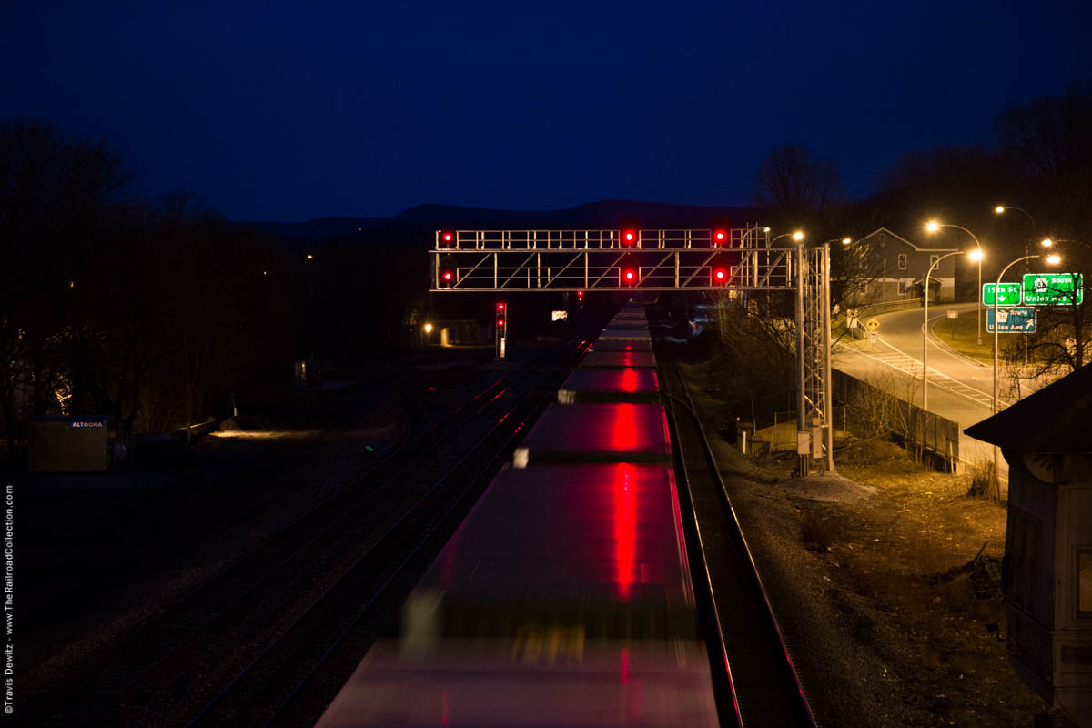 ns-container-train-red-signal-lights-dawn-altoona-pa-3969