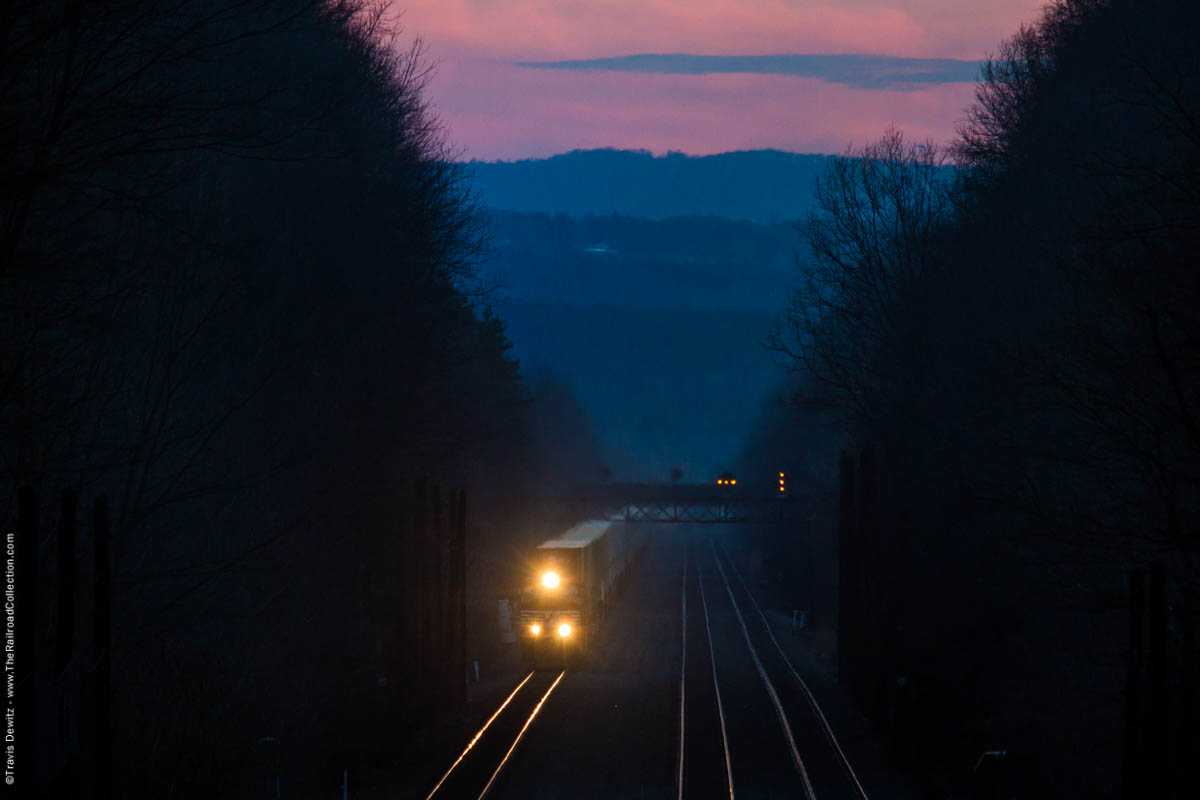 ns-dusk-pink-sky-prr-signal-bridge-stack-train-cassandra-pa-7144