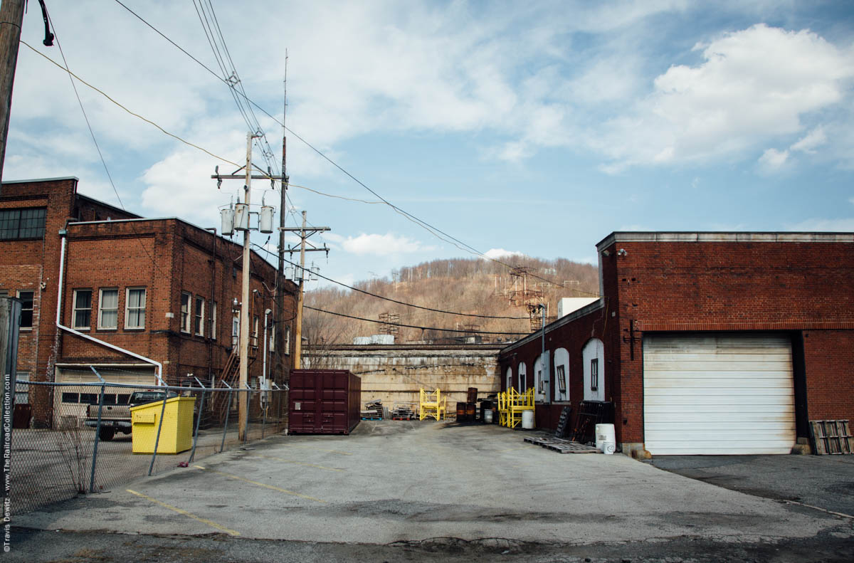 ns-prr-main-line-behind-industrial-buildings-johnstown-pa-3473